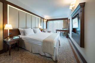 Отель Hotel International Синая Стандартный двухместный номер с 2 отдельными кроватями и балконом-1